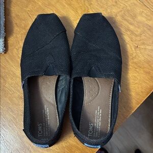 TOMS women’s Classic Black Loafers